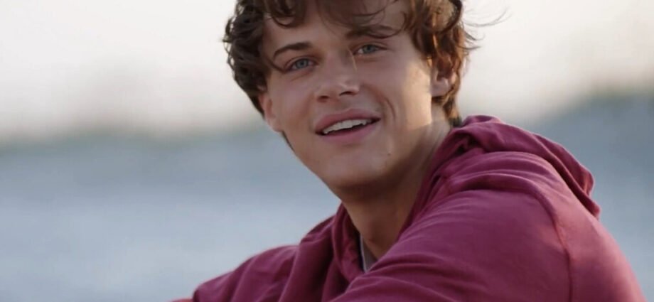 christopher briney height